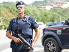 Полиция проводит рейды в рамках борьбы с мафией в южных регионах