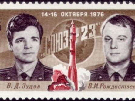 Полет пилотируемого космического корабля «Союз Т-15» на орбите Земли