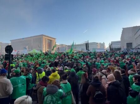 Профсоюзы готовятся к акциям протеста против планов правительства по сокращению расходов