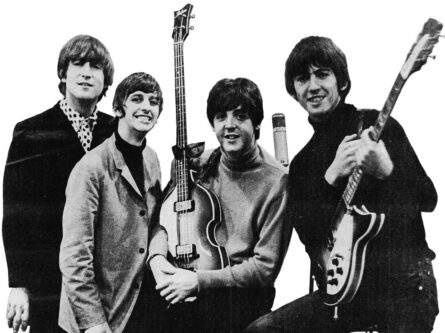 Выход сингла The Beatles «Hello, Goodbye» в Великобритании