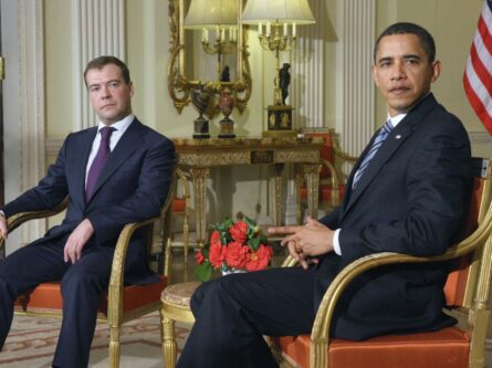 2. Президент Буш отстаивает экологическую политику США после Саммита Земли