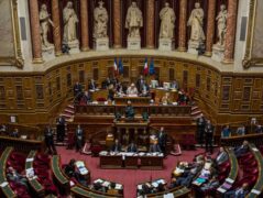 Парламентский комитет Франции одобрил законопроект об ужесточении иммиграции